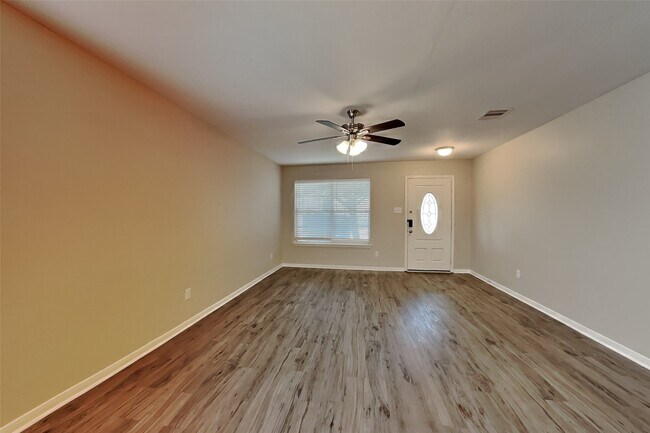 Building Photo - 7906 Buffalo View Ln