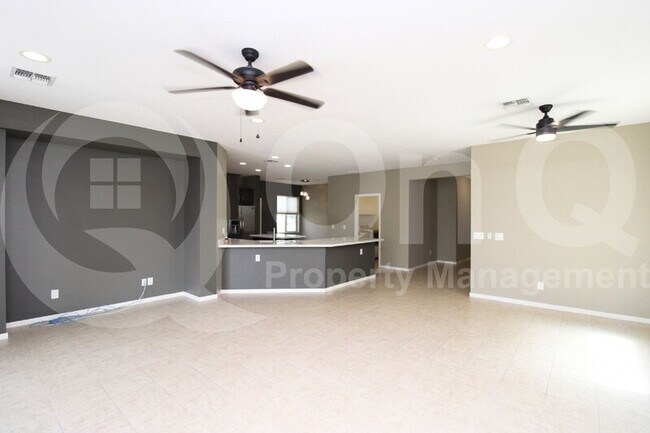 Foto del edificio - 265 E Locust Dr