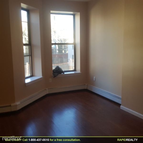 Building Photo - 986 Putnam Ave