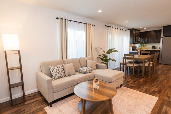 Building Photo - 940 S Bernal Ave