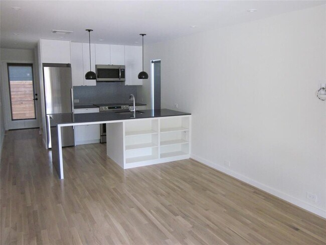 Foto del edificio - 1437 N Durham Dr