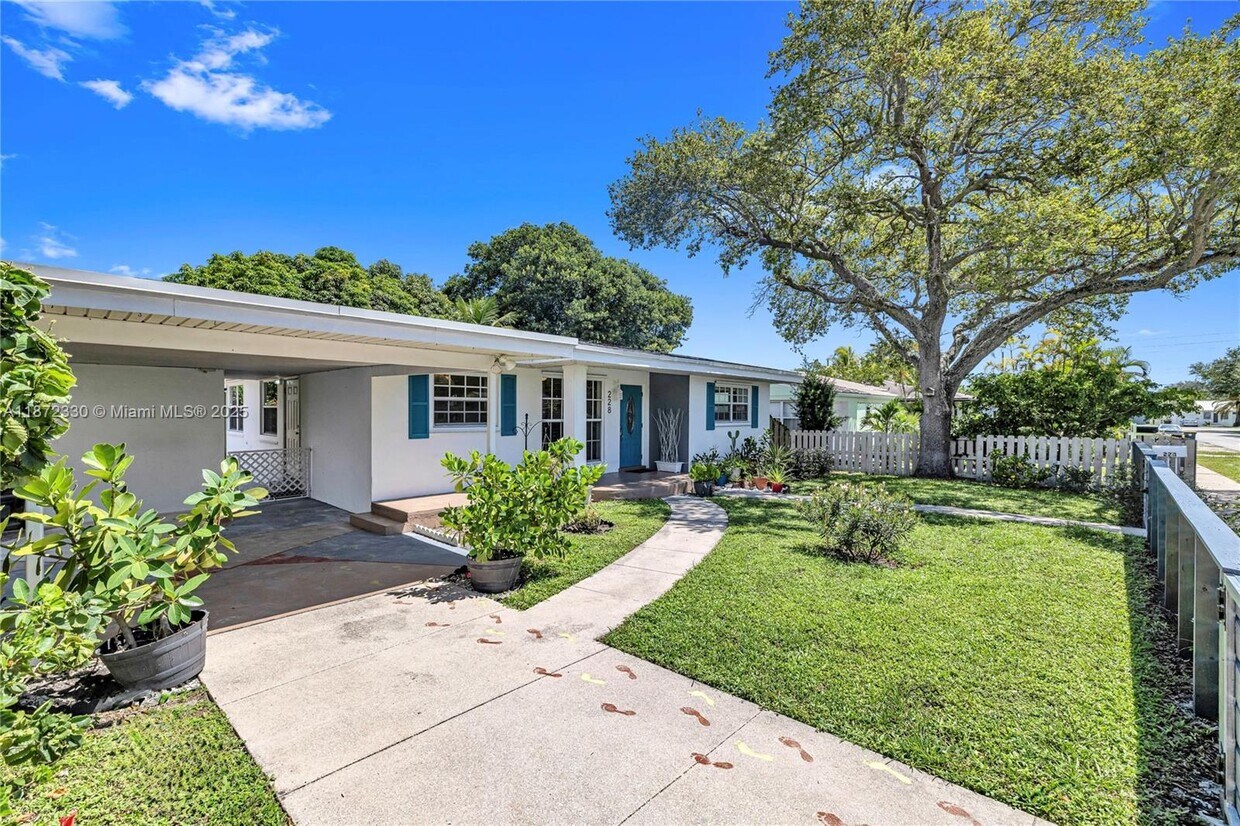 Foto principal - 228 SW 3rd Terrace
