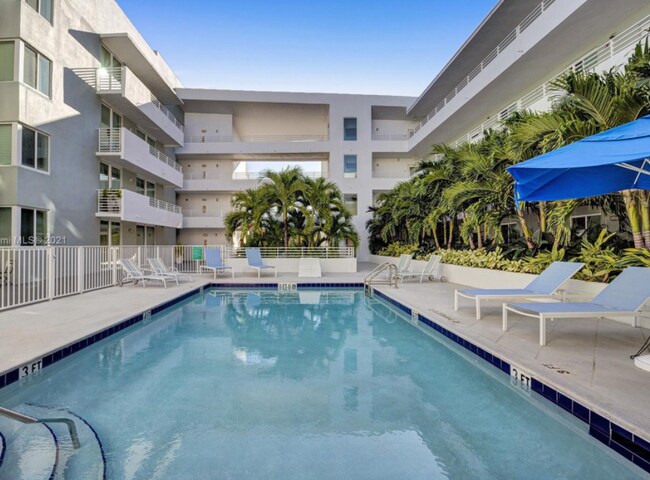 Building Photo - 7800 Collins Ave