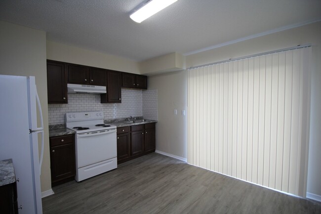 Building Photo - Upstairs 2BR/1BA Apartment Off 9 Mile Rd –...