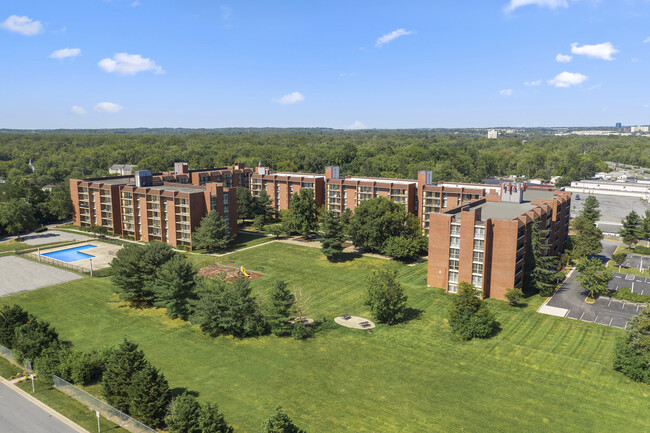 Building Photo - The Elms at Laurel Park