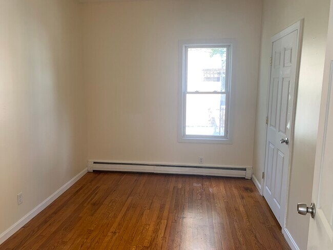 Building Photo - 549 4th St