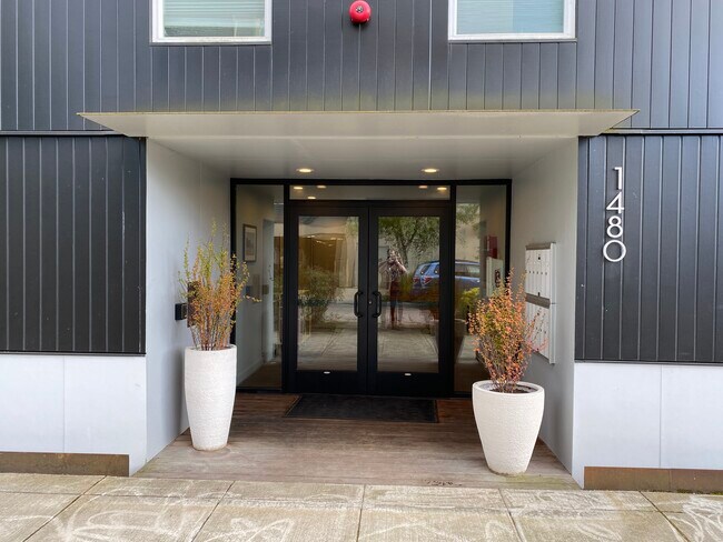 Entrada del edificio - 1480 N Jarrett St