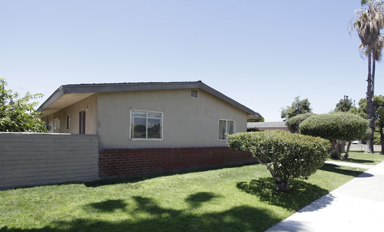 Foto principal - 875-879 S Olive St
