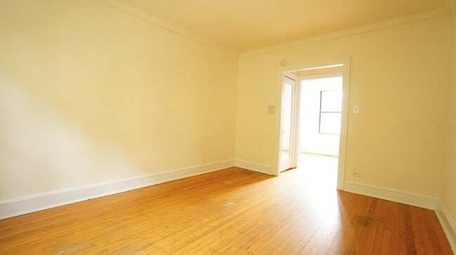 Building Photo - 2340 N Spaulding Ave