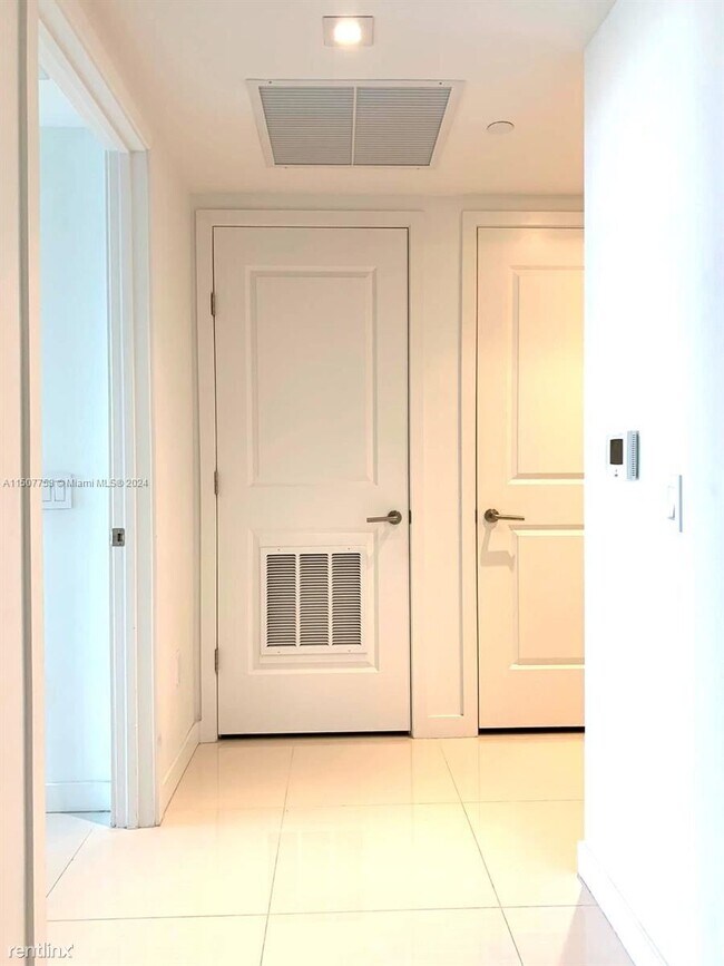 Foto del edificio - 1 br, 1.5 bath Condo - 1600 NE 1st Ave Apt...