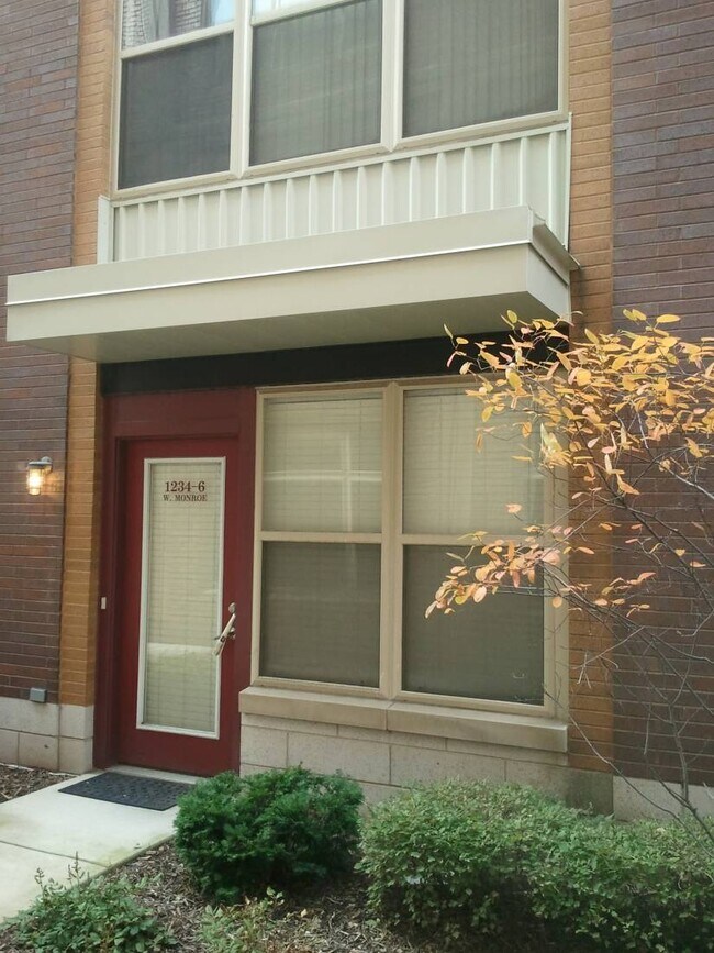 Front - 1234 W Monroe St