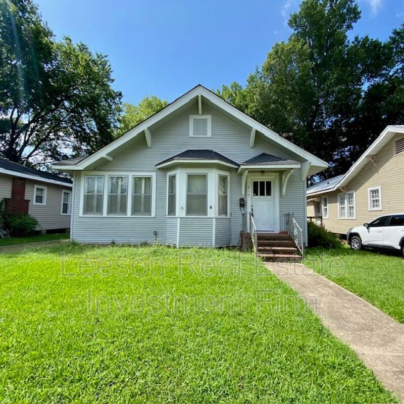 Primary Photo - 819 Linden St