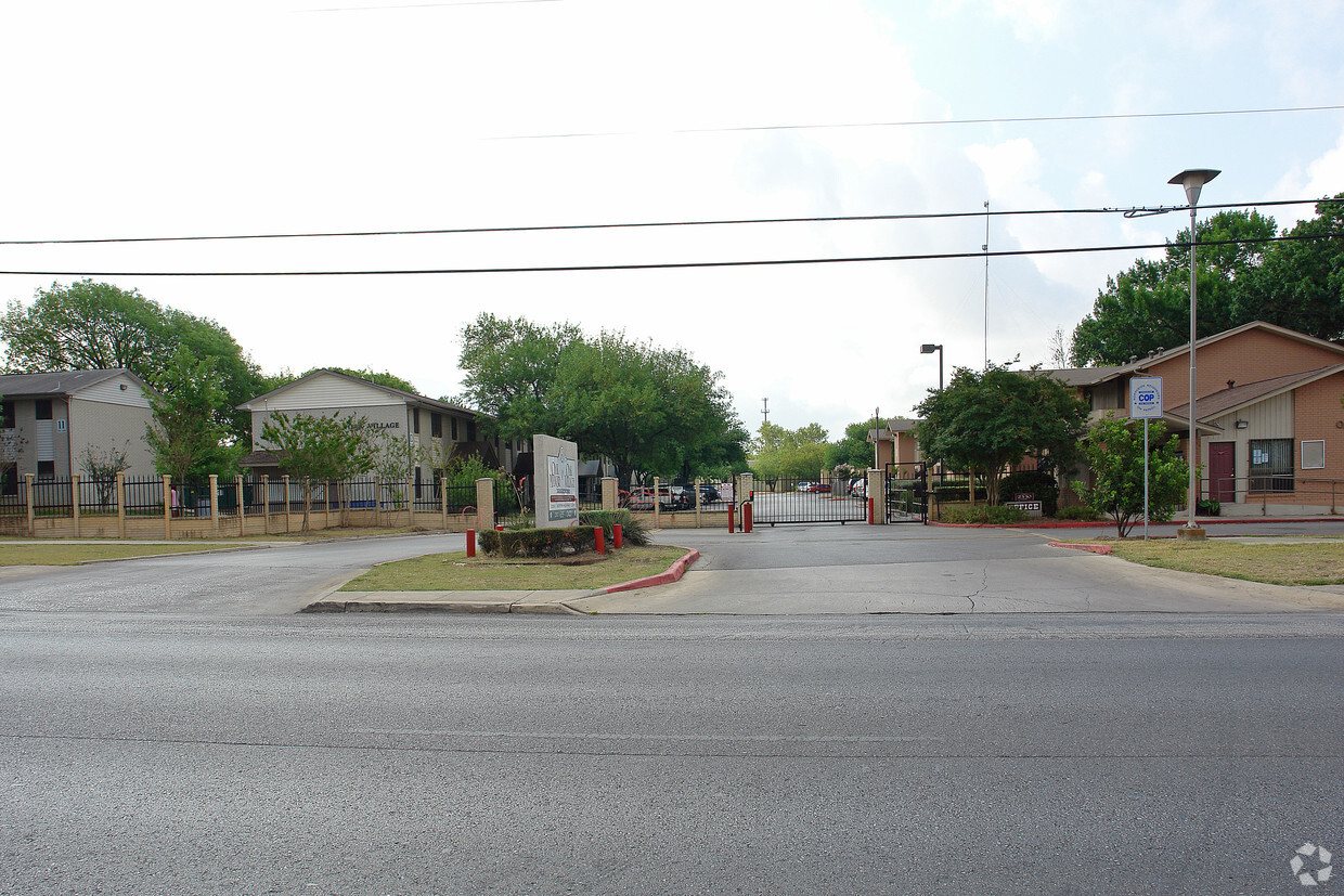 Oak Manor Apartments San Antonio