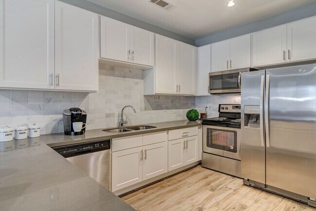 Regal Parc apartments — community photo - Regal Parc