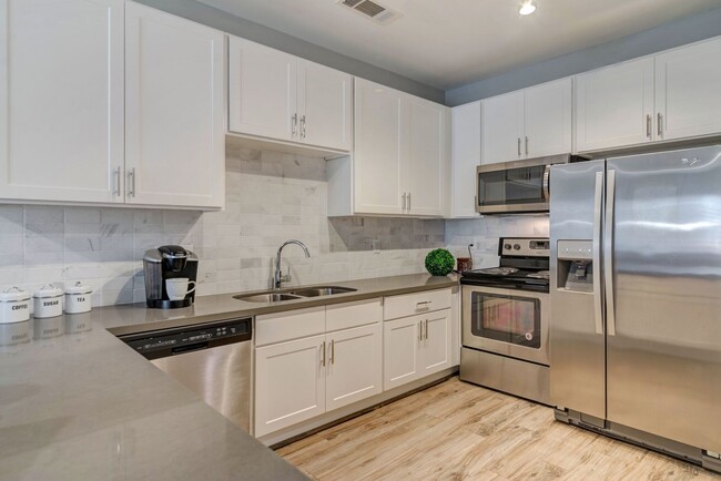 Regal Parc apartments — community photo - Regal Parc