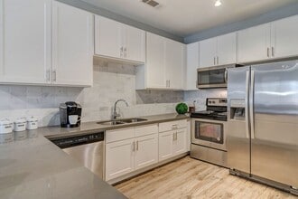 Regal Parc apartments — community photo - Regal Parc