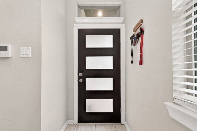 Foto del edificio - 305 Rise Ln