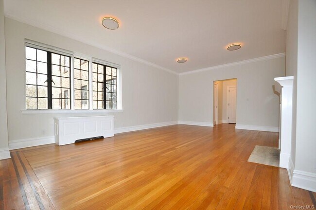 Building Photo - 155 Garth Rd