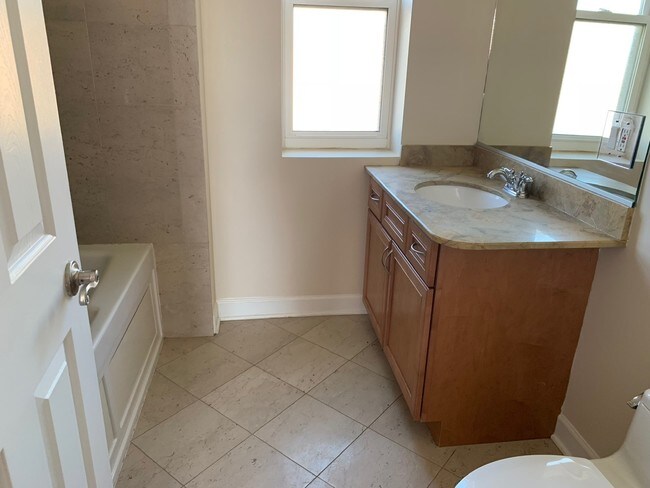 Foto del edificio - 7404 N Damen Ave