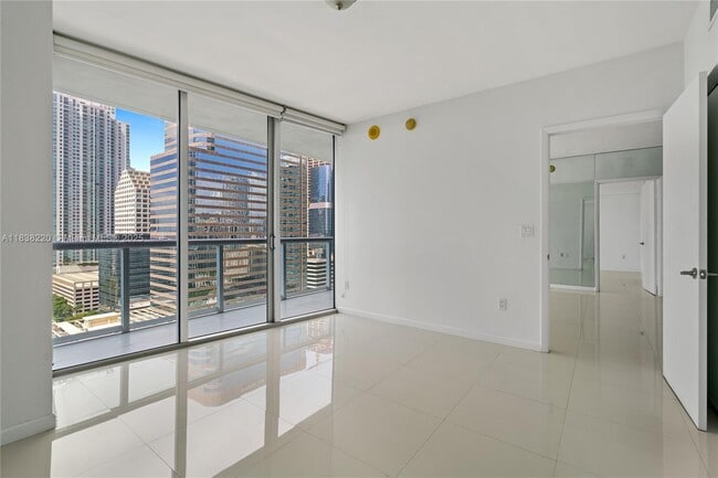 Building Photo - 495 Brickell Ave