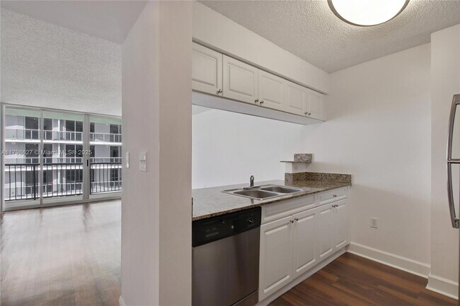 Foto del edificio - 1756 N Bayshore Dr