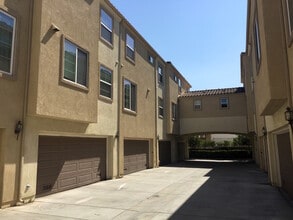 Building Photo - 1891 Fargo Ln