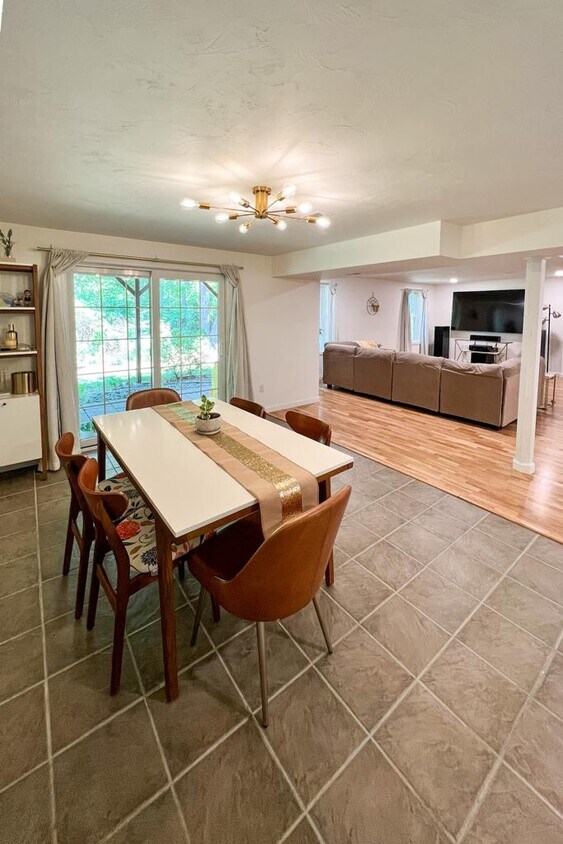 Primary Photo - 21 Cedarview Cir