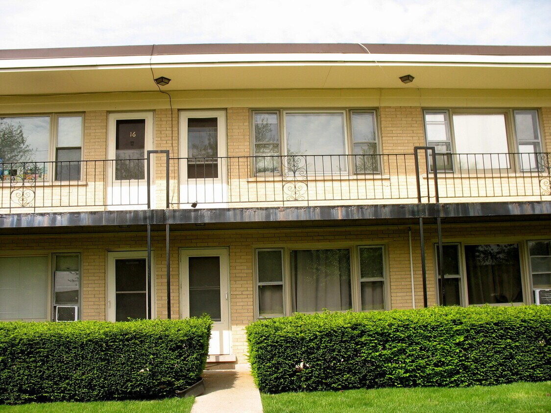 20 N King Arthur Ct, Northlake, IL 60164 House Rental in Northlake