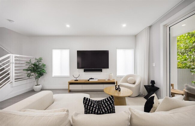 Foto del edificio - 3368 SW 27th St