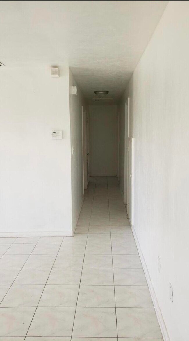 Foto del edificio - 170 NW 7th Ave