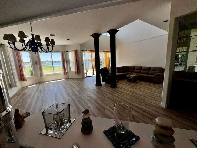 Foto del edificio - 3 Bedroom 2.5 Bath Cinnamon Bay Home with Stunning view, and Hardwood Flooring!