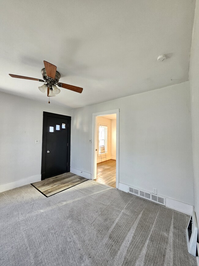 Building Photo - 616 Lee St