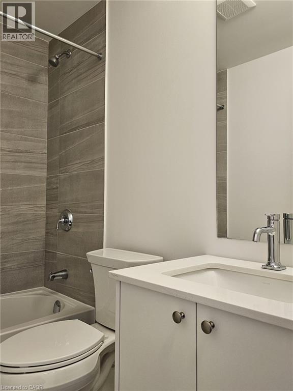 Building Photo - 40 Palace St