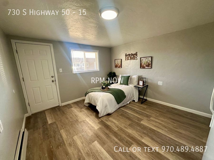 Foto del edificio - Updated Unit with Hard floors! Utilities i...