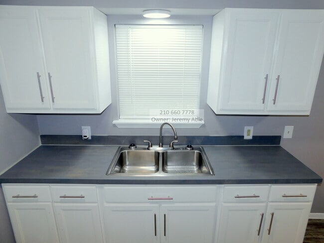 Building Photo - 1107 Clower