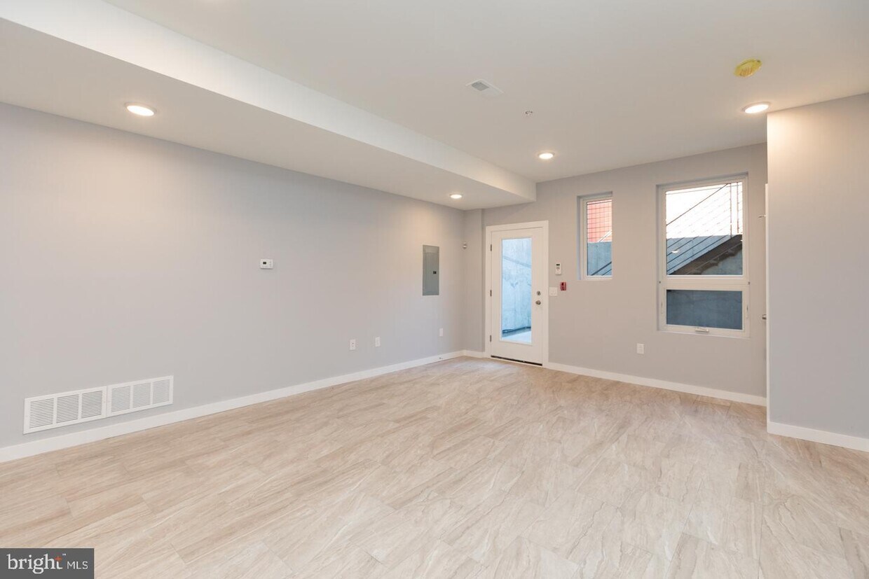 Primary Photo - 2230 Frankford Ave