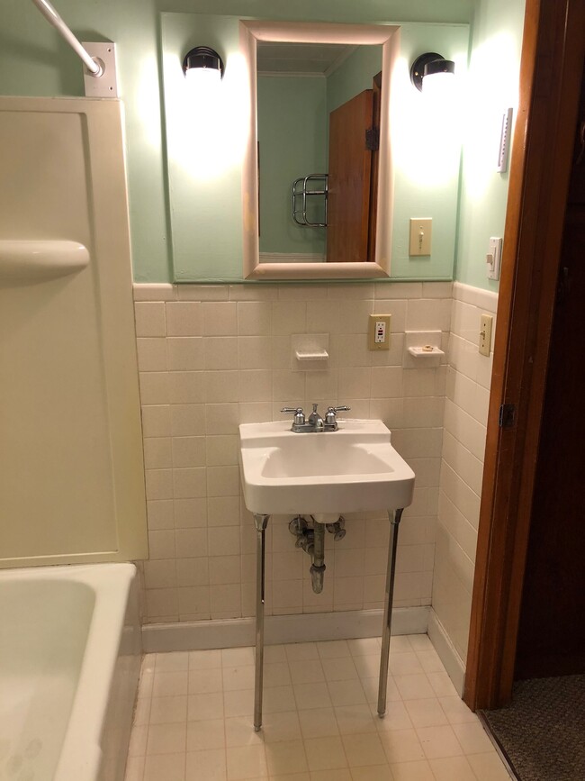 Bath - 112 Erie St