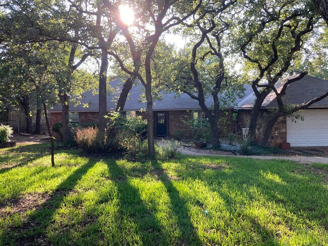 Foto del edificio - 961 Lake Dr