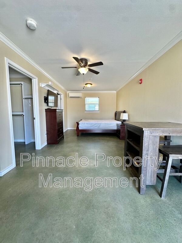 Foto del edificio - 350 W Ave L