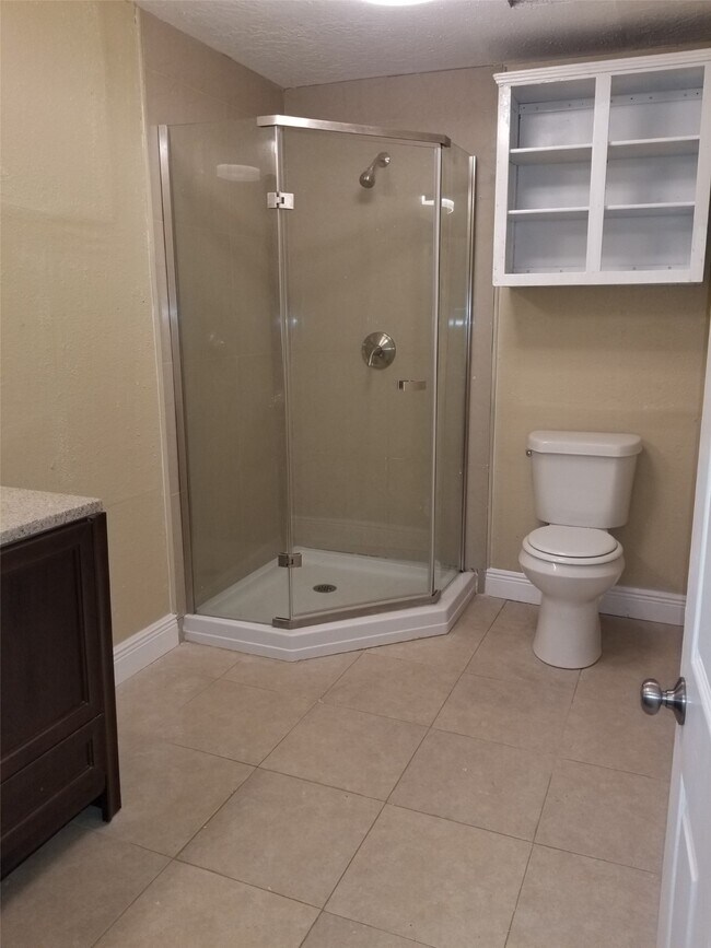 Foto del edificio - 5631 Belarbor St