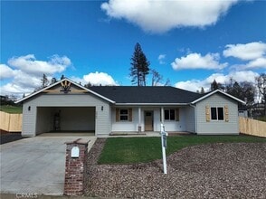 Building Photo - 5980 Crestmoor Dr