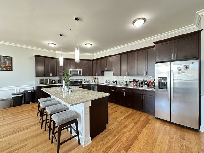 Foto del edificio - 520 N Western Ave