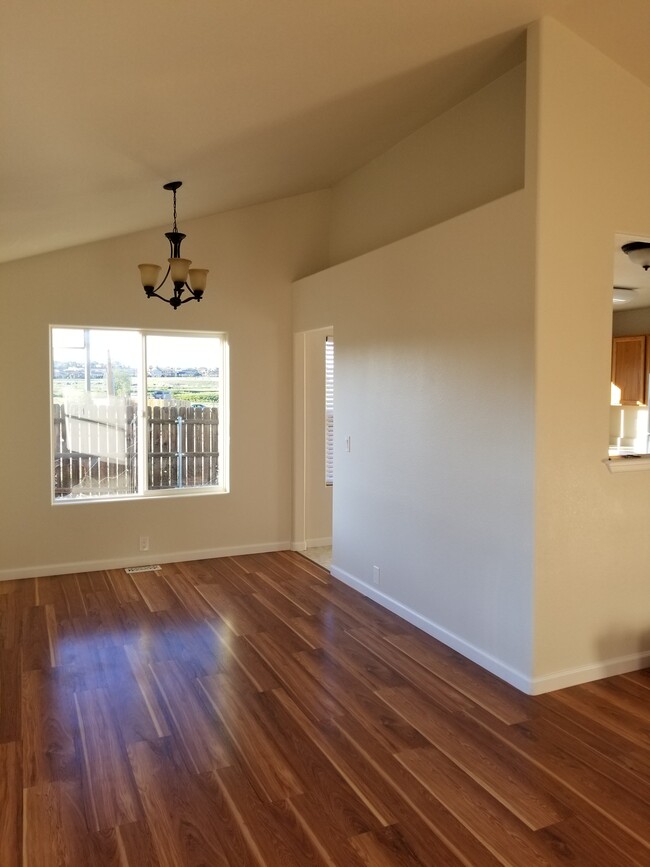 Dining room - 1465 Lords Hill Dr