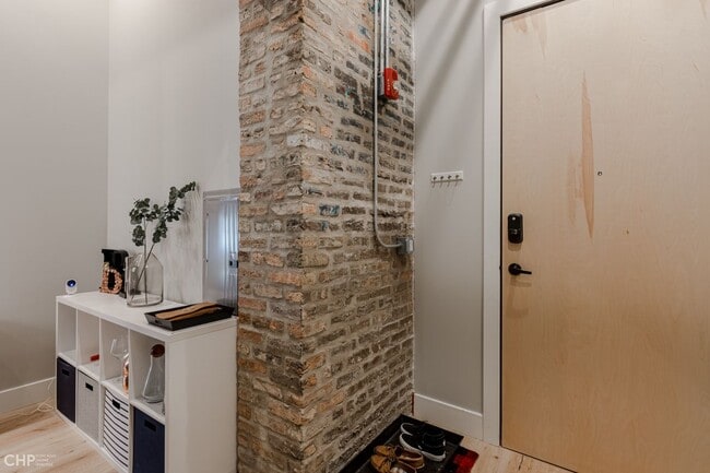 Building Photo - 729 N Sangamon St