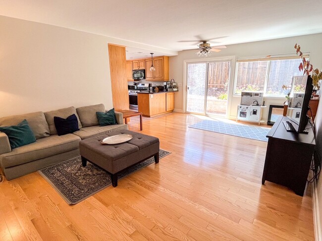 Foto del edificio - Beautiful 4-bedroom, 2-bathroom Newbury Pa...