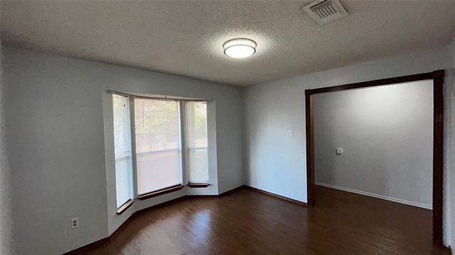 Building Photo - 3105 Amber Dr S