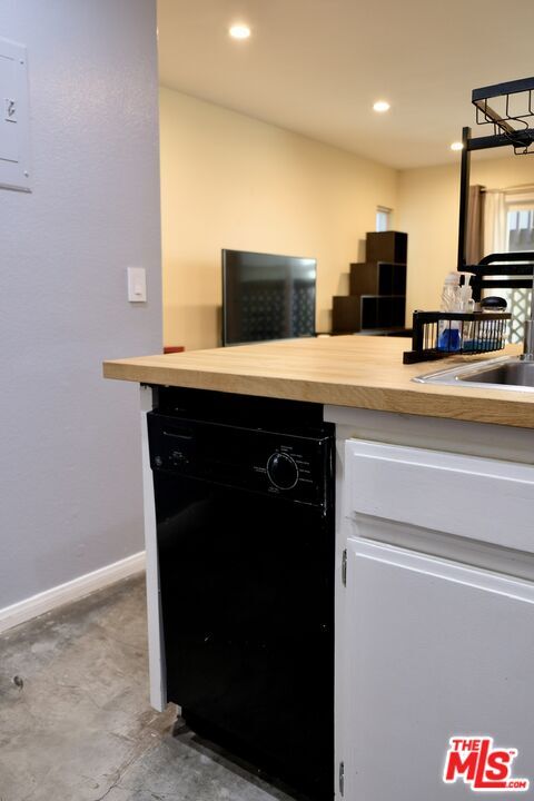 Building Photo - 5840 Benner St