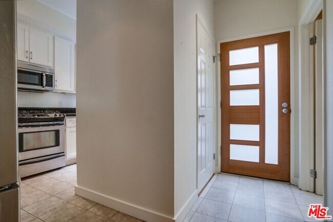 Foto del edificio - 852 N Poinsettia Pl