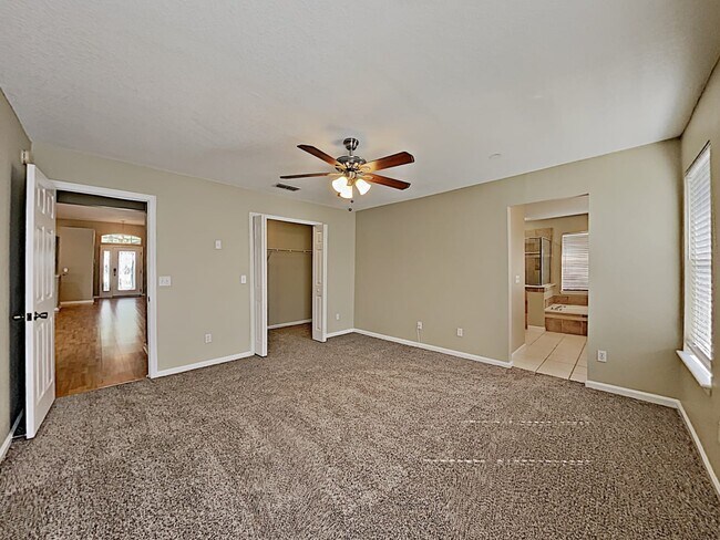 Building Photo - 601 Sweetwater Pl