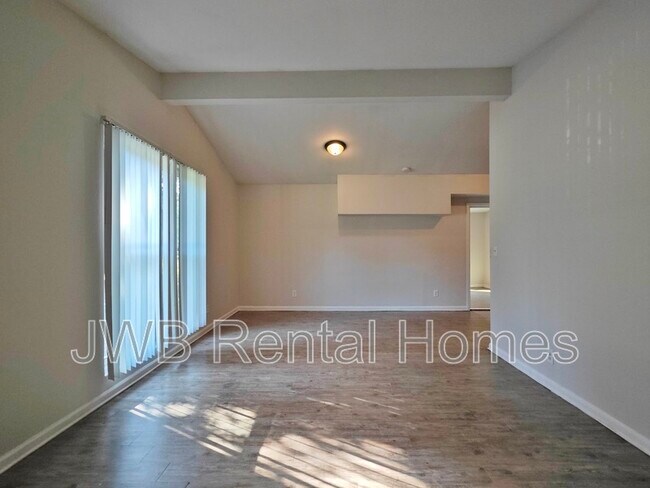 Foto del edificio - 8834 Darlington Dr